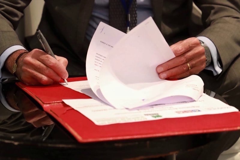 مكتب الصرف يحقق في ممتلكات عقارية لموظفين عموميين خارج المغرب Signature.jpg
