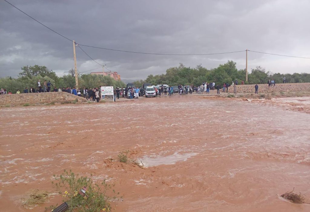 سيول تقطع الطريق الوطنية رقم 10 بين ورزازات وتنغير 6813cea55361c.jpeg