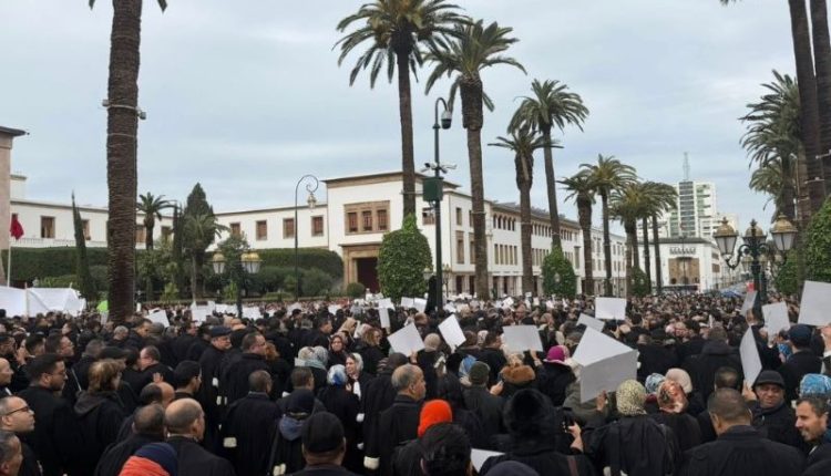 محامو الرباط يواصلون التصعيد ضد مشروع قانون المحاماة ويتمسكون باستقلالية المهنة Avocats maroc 750x430